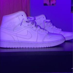 Jordan 1 mid triple white